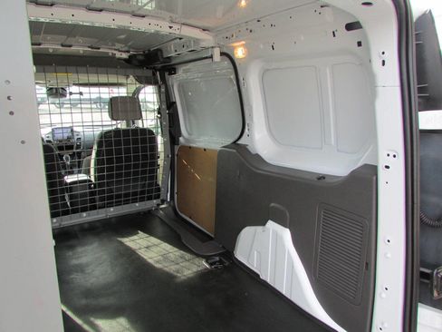 Used 2021 Ford Transit Connect XLT image 22