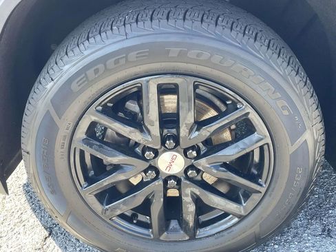 Used 2018 GMC Acadia SLT w/ LPO, Floor Liner Package image 8