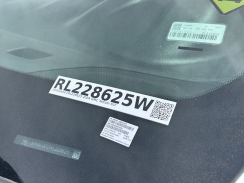 Used 2024 GMC Terrain SLT AWD/4WD image 33