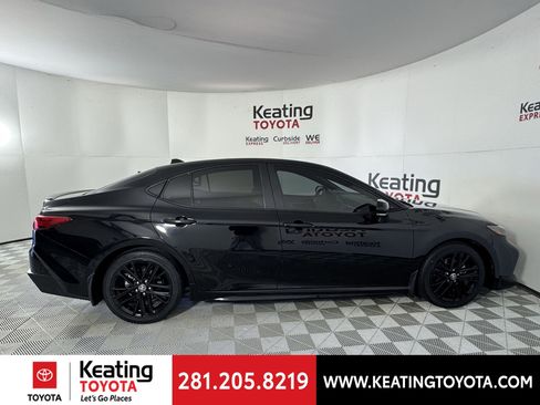 Certified 2025 Toyota Camry SE image 5