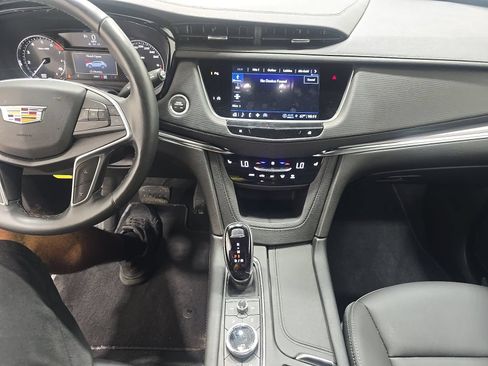 Used 2025 Cadillac XT5 Luxury AWD/4WD image 8