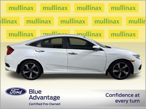 Used 2018 Honda Civic Touring image 2