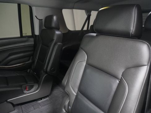 Used 2018 Chevrolet Suburban LT w/ Luxury Package AWD/4WD image 11