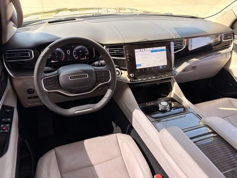 Used 2022 Jeep Wagoneer Series III w/ Flexible Seating Group RWD image 13