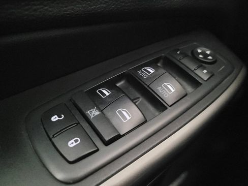 Used 2020 Jeep Cherokee Limited image 27