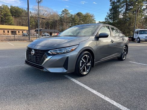 Used 2024 Nissan Sentra SV image 2