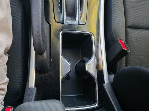 Used 2017 Honda Accord LX image 39