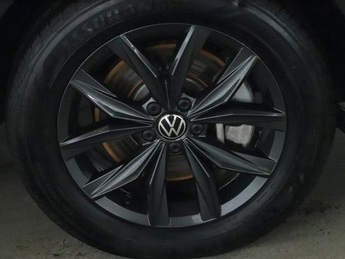 Used 2024 Volkswagen Tiguan SE FWD image 10