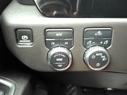 Used 2024 GMC Sierra 1500 SLE image 35