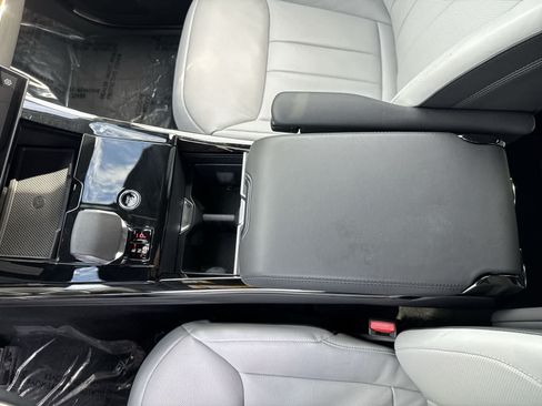 Used 2025 Land Rover Range Rover Sport Dynamic SE AWD/4WD image 34
