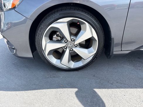 Used 2018 Honda Accord Touring image 9