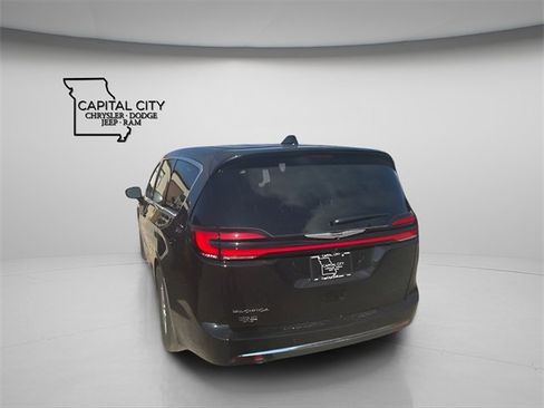 New 2026 Chrysler Pacifica Select image 7