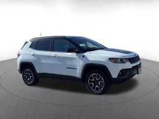 Used 2025 Jeep Compass Trailhawk video 2