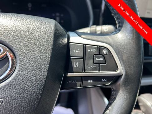 Used 2023 Toyota Highlander Limited FWD image 9