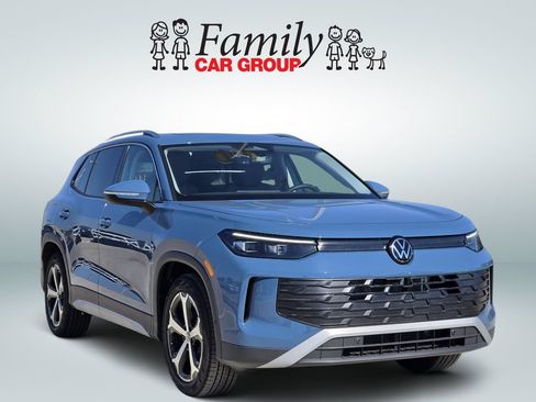 New 2026 Volkswagen Tiguan SE FWD image 2