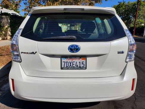 Used 2013 Toyota Prius V Two image 4
