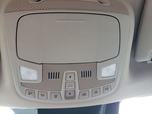 Used 2021 Ford Expedition XLT image 25