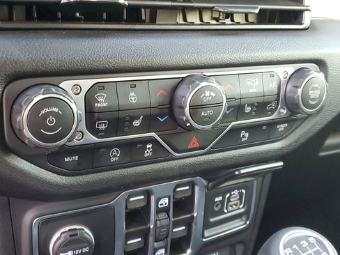 Used 2025 Jeep Wrangler Willys image 26