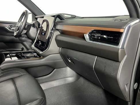 Used 2025 GMC Yukon XL Denali image 33