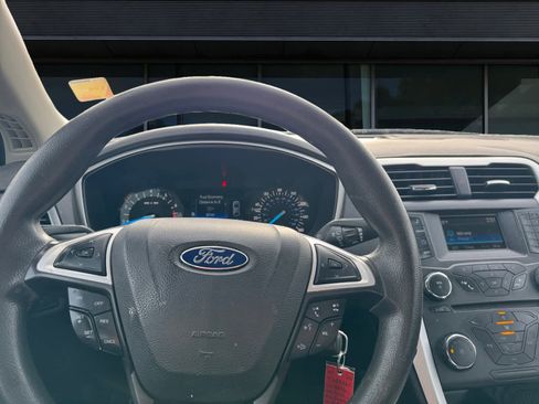 Used 2016 Ford Fusion SE image 3