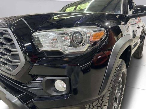 Used 2020 Toyota Tacoma TRD Off-Road w/ Technology Package AWD/4WD image 8