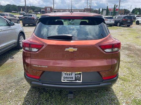 Used 2021 Chevrolet TrailBlazer LS FWD image 4