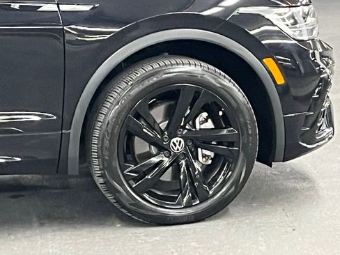 Used 2024 Volkswagen Tiguan SE R-Line image 40