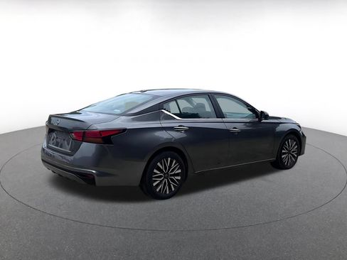 Used 2025 Nissan Altima 2.5 SV FWD image 18