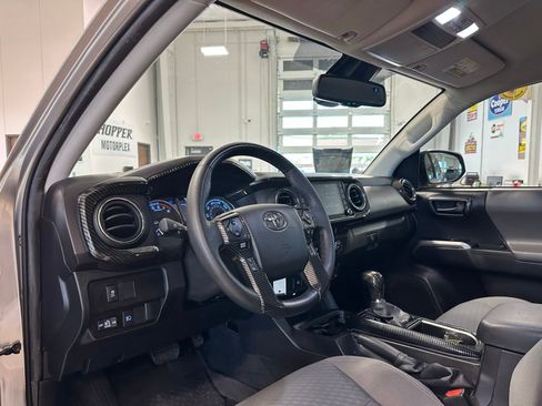 Used 2022 Toyota Tacoma SR5 image 15