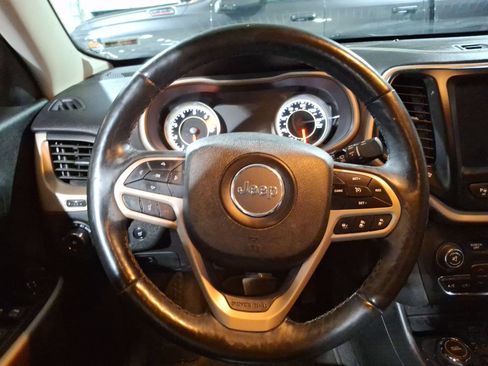 Used 2018 Jeep Cherokee Limited w/ Technology Group AWD/4WD image 13