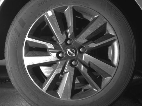 Used 2025 Nissan Versa SV FWD image 15