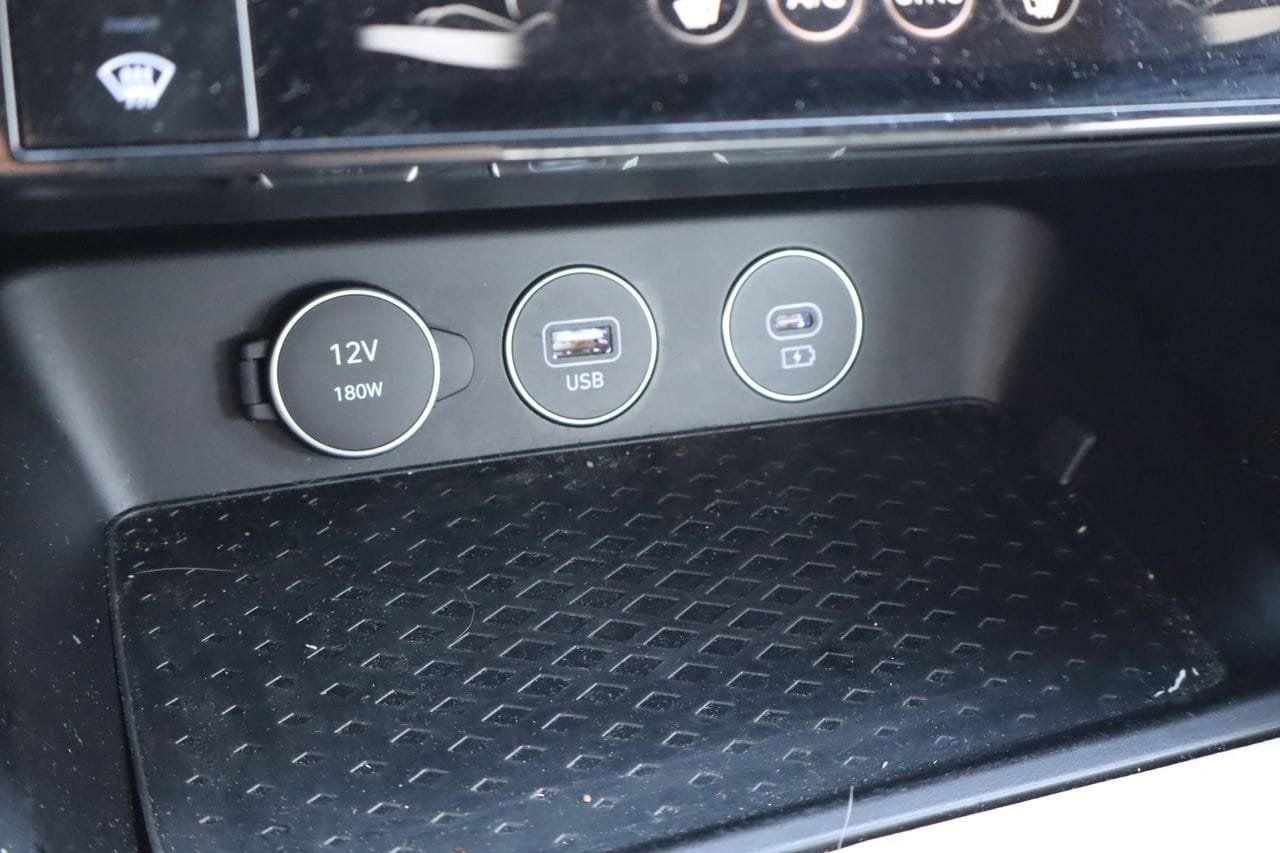 Used 2025 Genesis G70 2.5T RWD image 23
