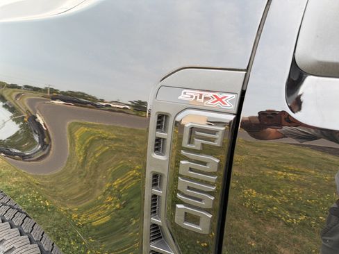 Used 2025 Ford F250 XL w/ STX Appearance Package AWD/4WD image 9