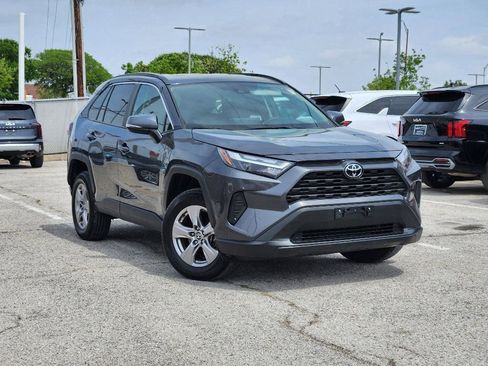 Used 2025 Toyota RAV4 XLE FWD image 46