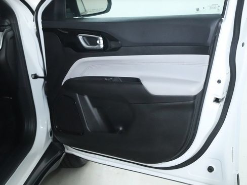 Used 2025 Jeep Compass Limited AWD/4WD image 40
