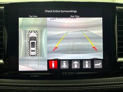Used 2024 Chrysler Pacifica Limited FWD image 16