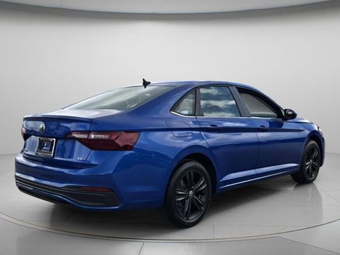 Used 2024 Volkswagen Jetta SE w/ Panoramic Sunroof Package FWD image 8