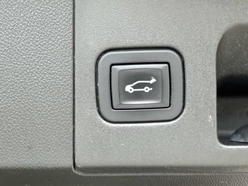 Used 2017 Cadillac XT5 FWD image 12