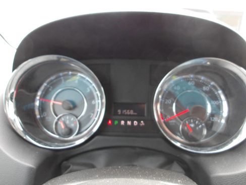 Used 2016 Chrysler Town & Country LX image 14