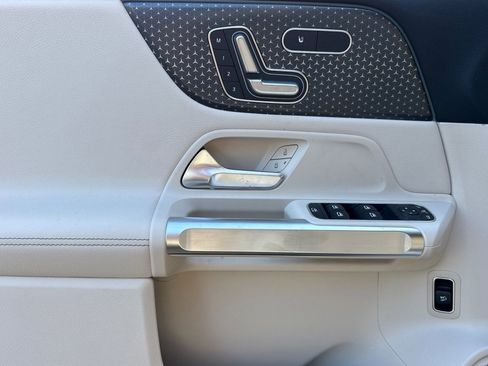 New 2025 Mercedes-Benz GLB 250 4MATIC image 14