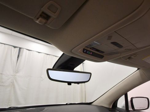 Used 2024 Buick Enclave Essence image 28