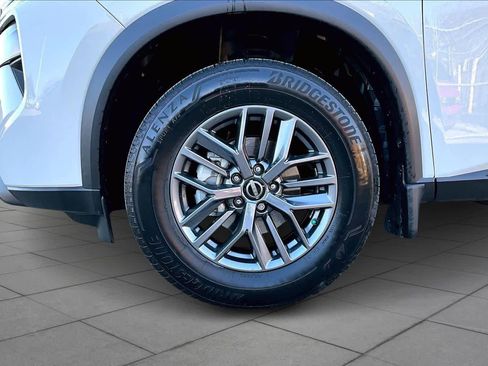 Used 2024 Nissan Rogue S image 10