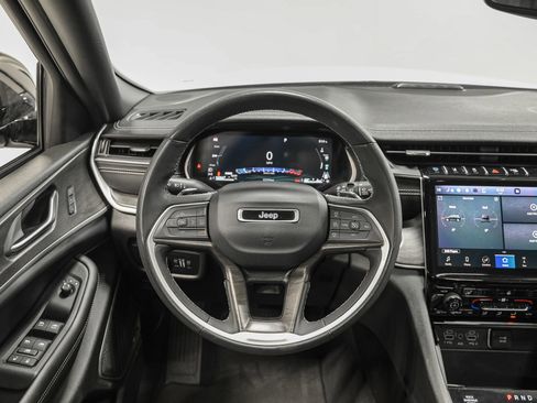 Used 2024 Jeep Grand Cherokee Limited 4xe image 17