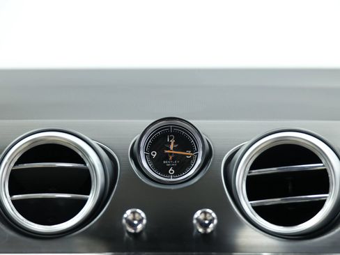 Used 2017 Bentley Bentayga AWD/4WD image 30