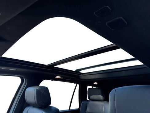 Used 2023 Toyota Sequoia Platinum image 3