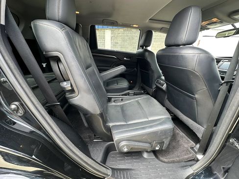 Used 2015 Toyota Highlander Limited FWD image 14