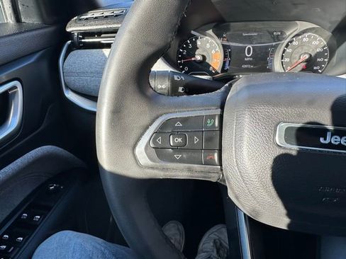 Used 2024 Jeep Compass Latitude image 25