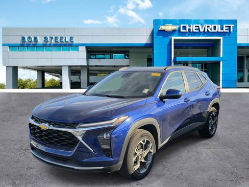 Used 2024 Chevrolet Trax LT w/ Driver Confidence Package FWD image 3
