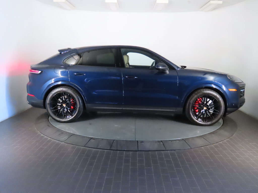 Used 2025 Porsche Cayenne S AWD/4WD image 8