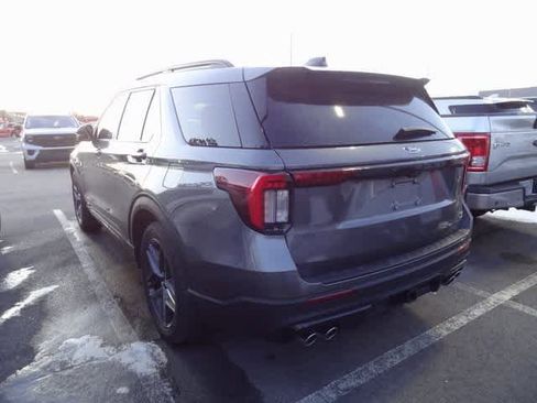 Used 2025 Ford Explorer ST image 4